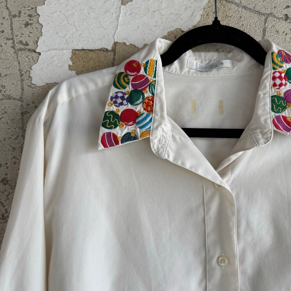 Vtg Christmas Ornament Shirt White Embroidered Collar Button Down Top Womens L
